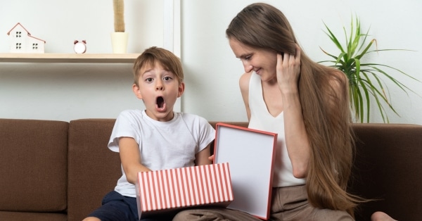 הבן חוגג בר מצווה? 5 מתנות שאפשר לקנות לאורחים